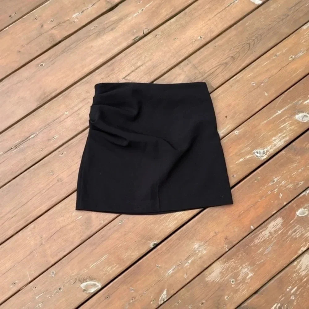 New Dynamite Front Ruched Skirt - Picture 13 of 16